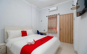 Reddoorz Syariah Near Stasiun Lrt Bumi Sriwijaya Guest House